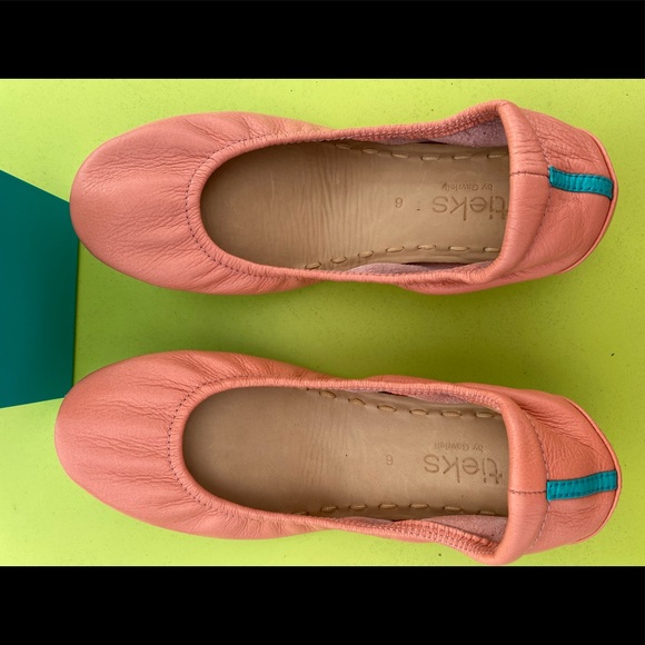 Peach Poppy Tieks! Sz 6. Worn twice but with some scuffs. Sold out online - Picture 8 of 10